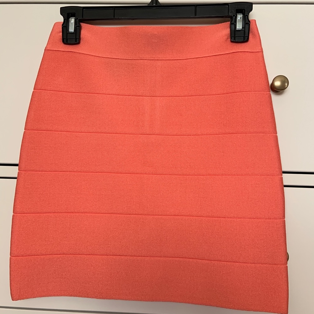 Bebe Coral mini bandage skirt M